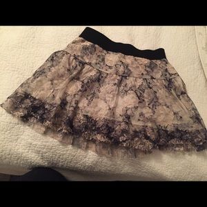Skirt with lace and flowers
